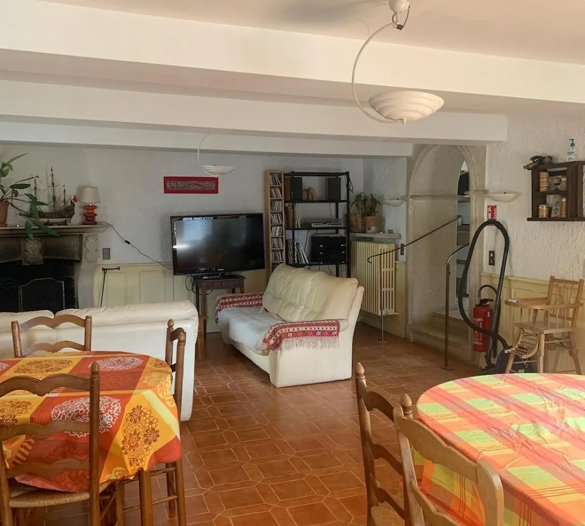 Apartment Les Favouilles, Le Gite Pour 15 Personnes Dauphin
