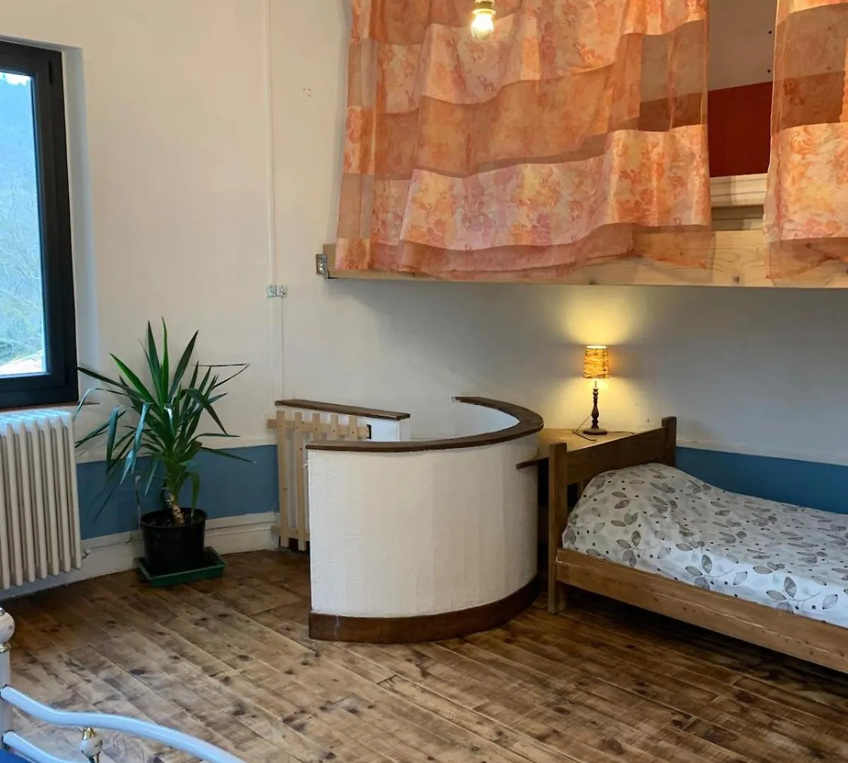 Apartment Les Favouilles, Le Gite Pour 15 Personnes Dauphin France