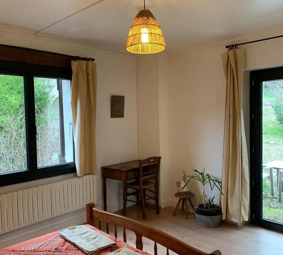 Les Favouilles, Le Gite Pour 15 Personnes Dauphin Apartment