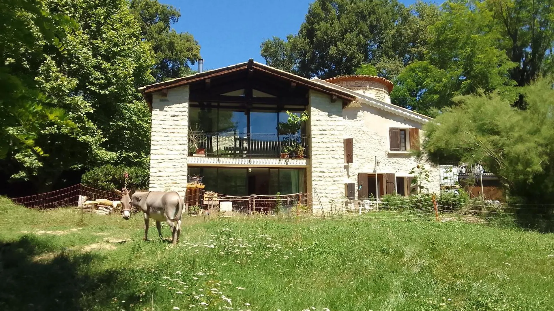 Les Favouilles, Le Gite Pour 15 Personnes contacts