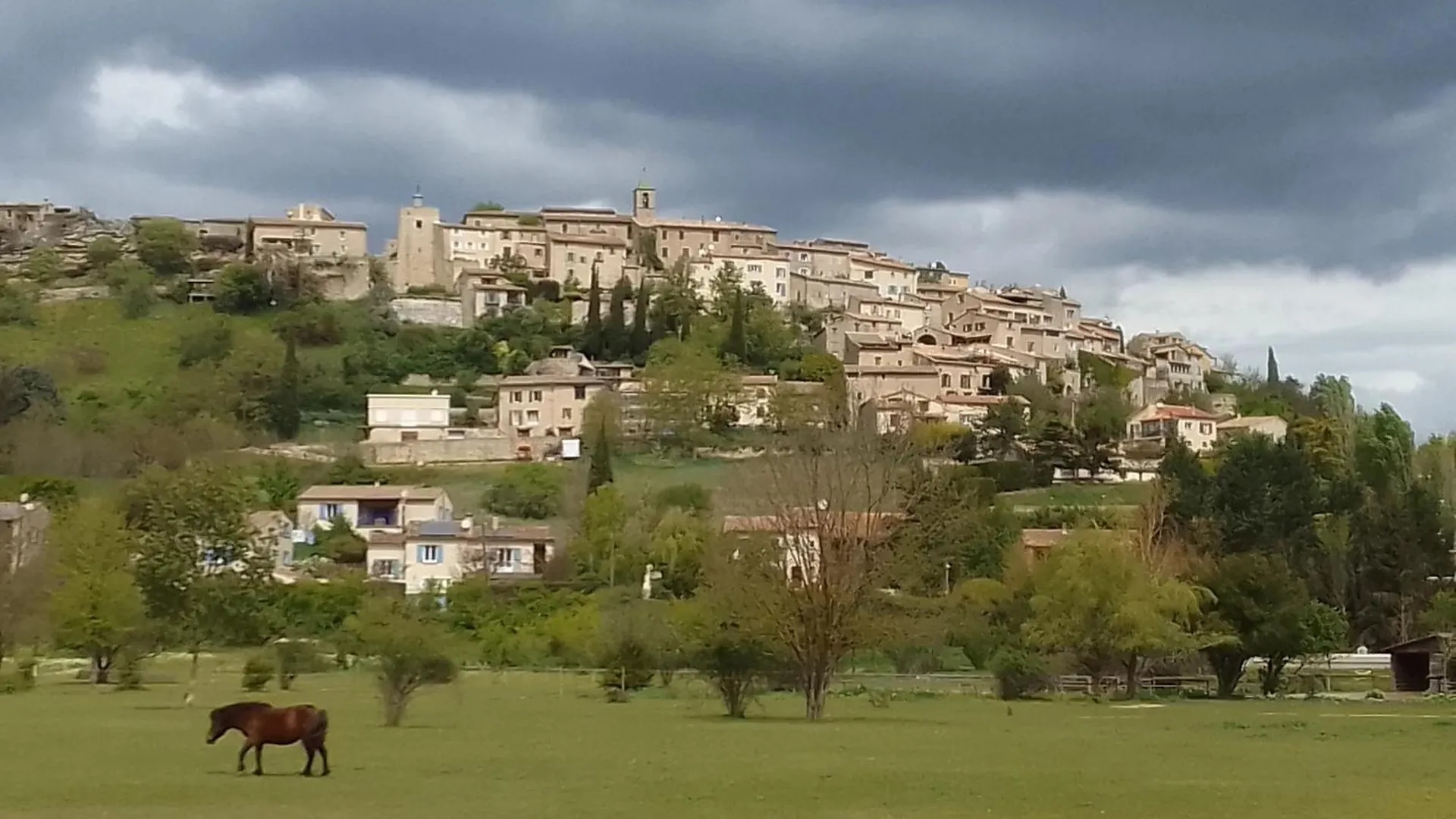 Apartment Les Favouilles, Le Gite Pour 15 Personnes Dauphin France